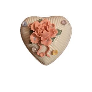 Vintage floral heart decor jar
